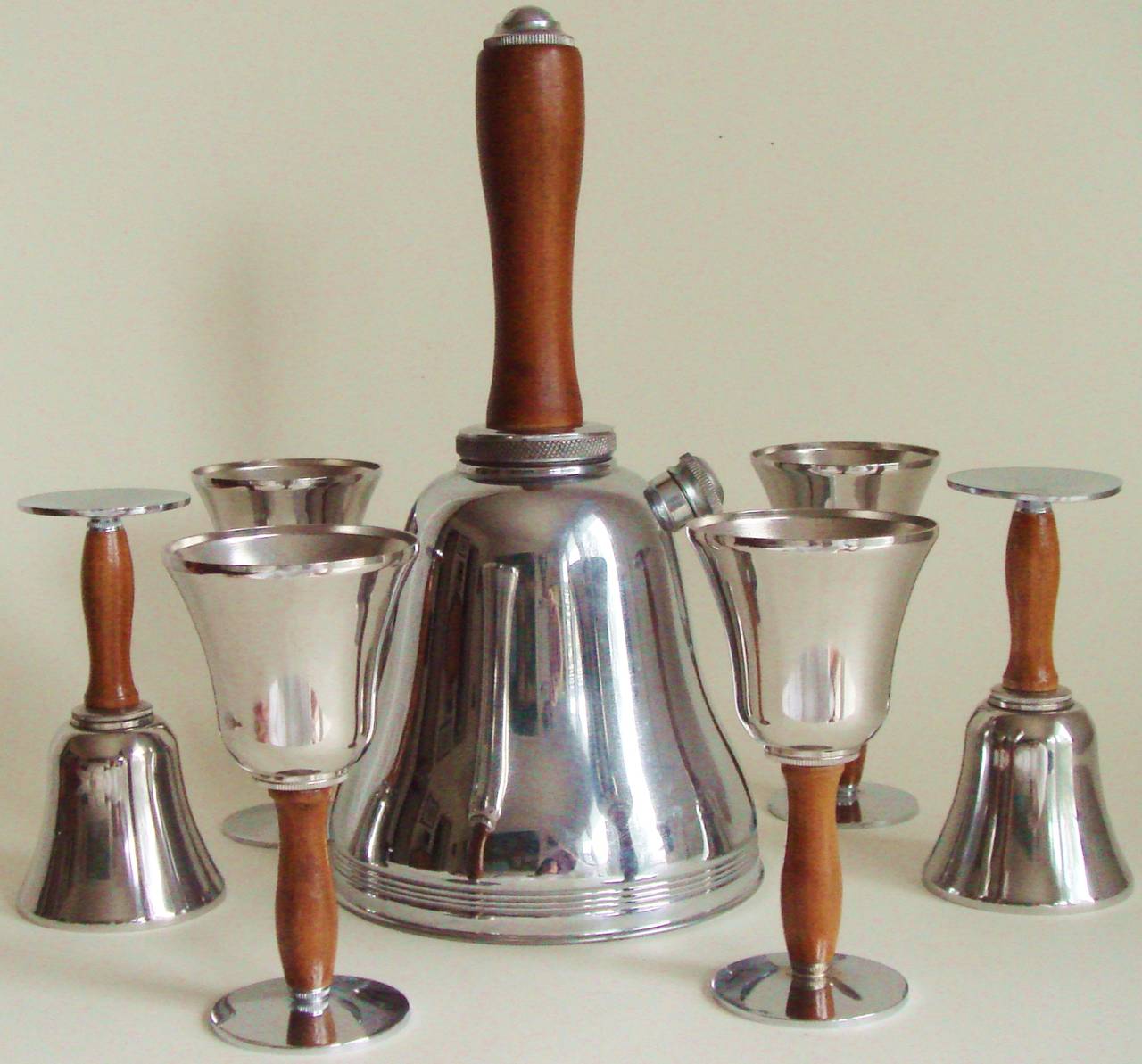 This late 1930s iconic American Art Deco chrome and wood town crier seven-piece cocktail set was made by the Keystone Silver Company of Pennsylvania. It is stamped with the word 