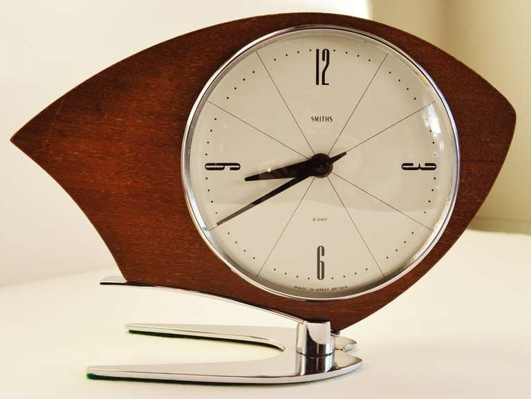 This beautifully streamlined design mechanical 8 day floating balance clock is the 