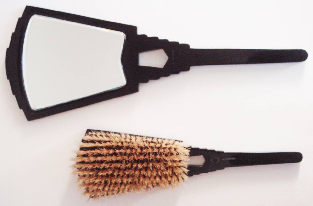 British English Art Deco Black Agalin and Bakelite 'La Futuriste' Brush and Mirror Duo For Sale