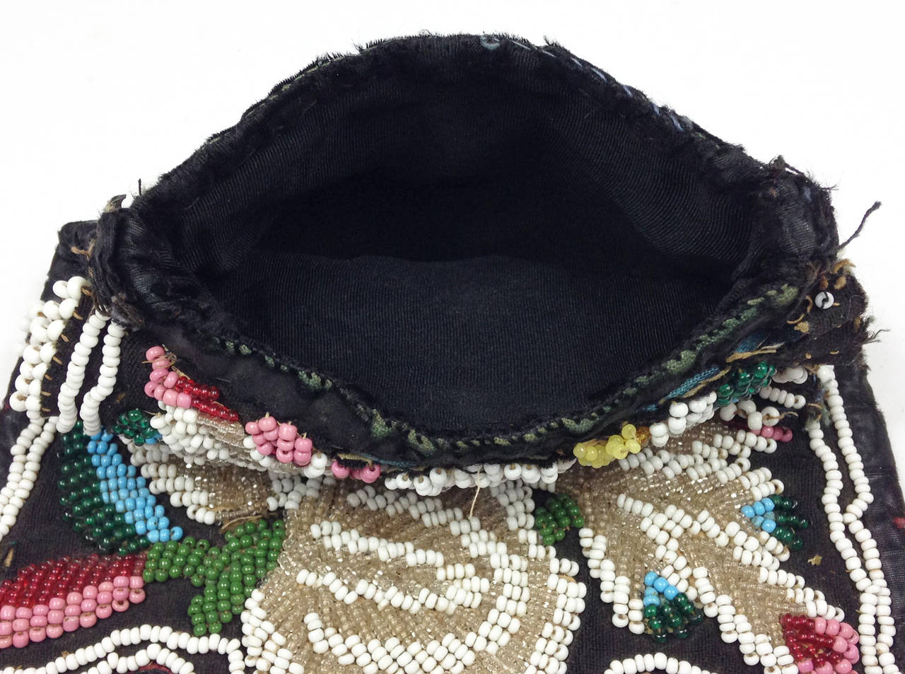 Eastern Woodlands Beaded Purse in the Niagara Style For Sale 2