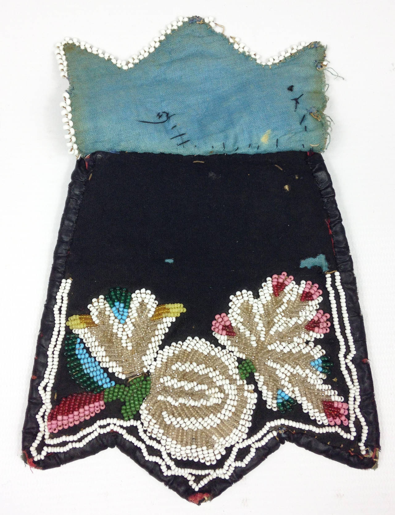 19th Century Eastern Woodlands Beaded Purse in the Niagara Style For Sale