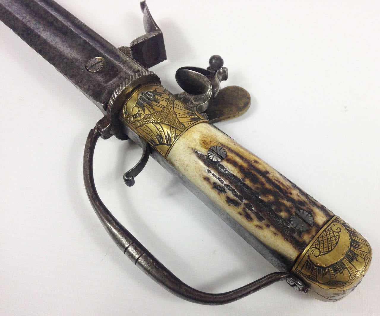 18th Century European Hunting Hanger with Integrated Flintlock Pistol In Excellent Condition For Sale In Glamis, Angus
