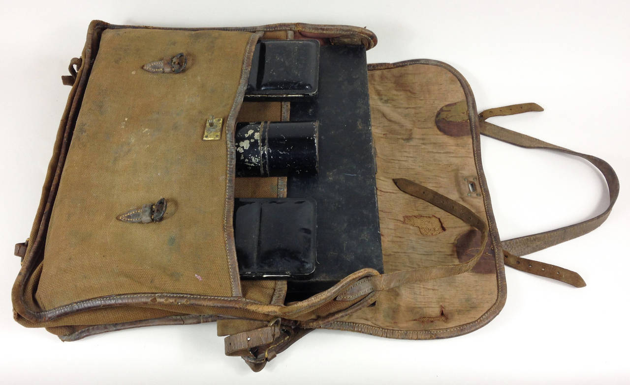 Reeves and Sons Artist's Satchel with Original Tins For Sale 1