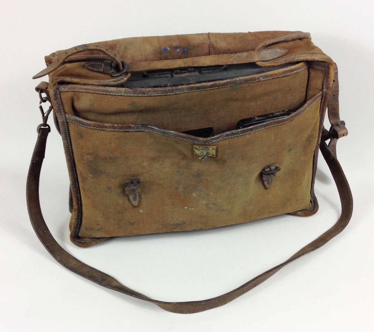 Reeves and Sons Artist's Satchel with Original Tins For Sale 2
