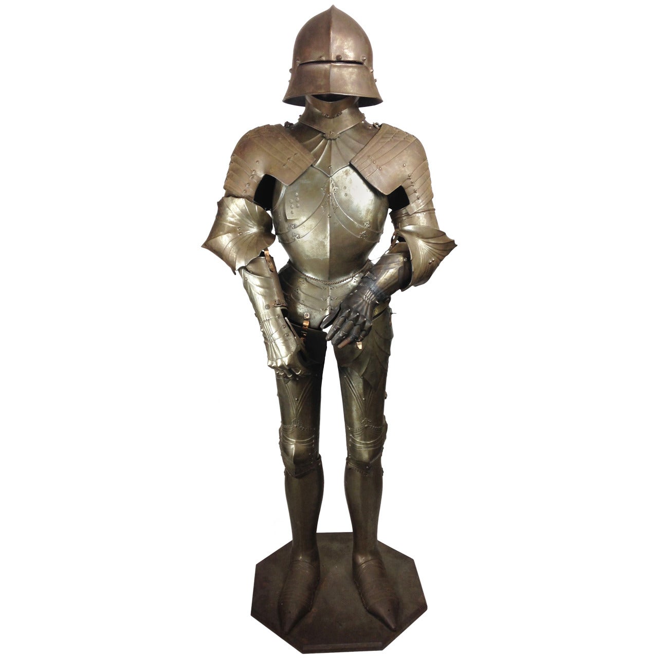 Late Victorian Cast Iron Armor in the Gothic Style For Sale