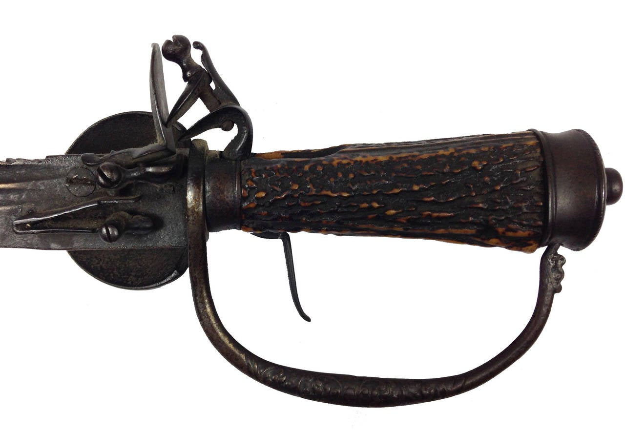 German Hunting Hanger with Integrated Flintlock Pistol In Good Condition In Glamis, Angus