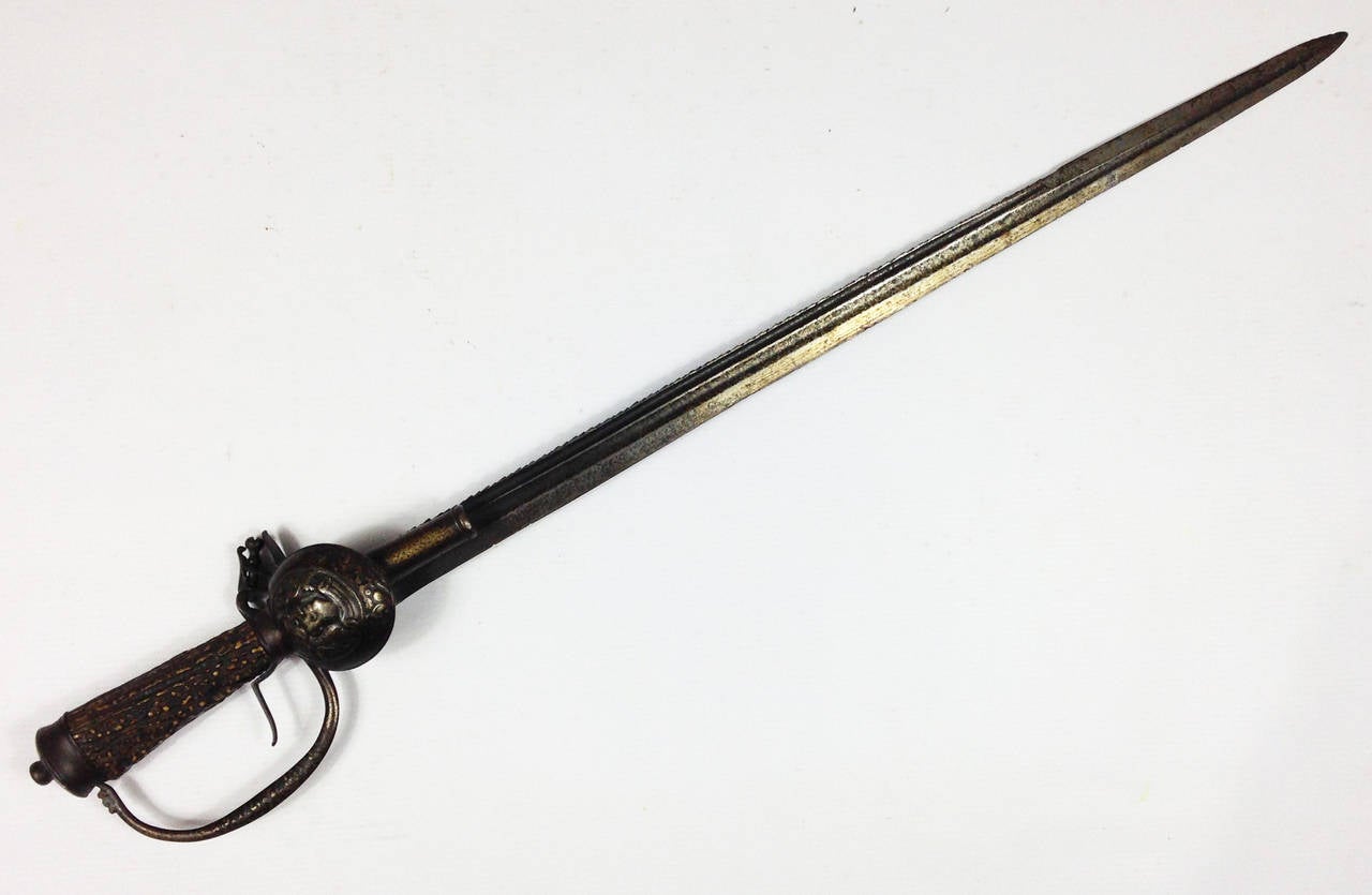 A rare and fine example of a German hunting hanger with integrated flintlock pistol. The saw back blade is in good condition with stag horn handle. 

The pistol is original to the piece however the mechanism no longer functions. This could be