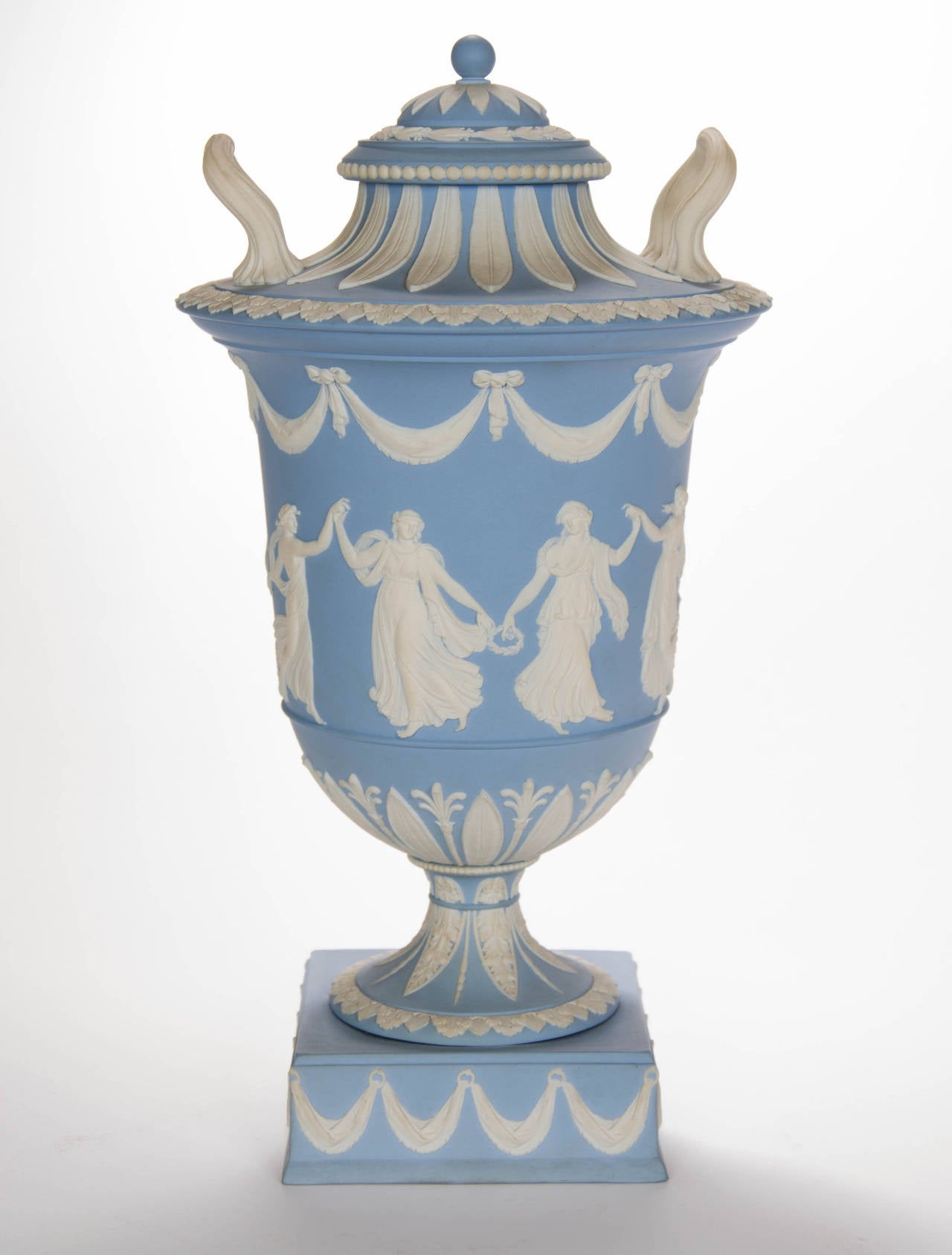 A Pair of Wedgwood Vases 3