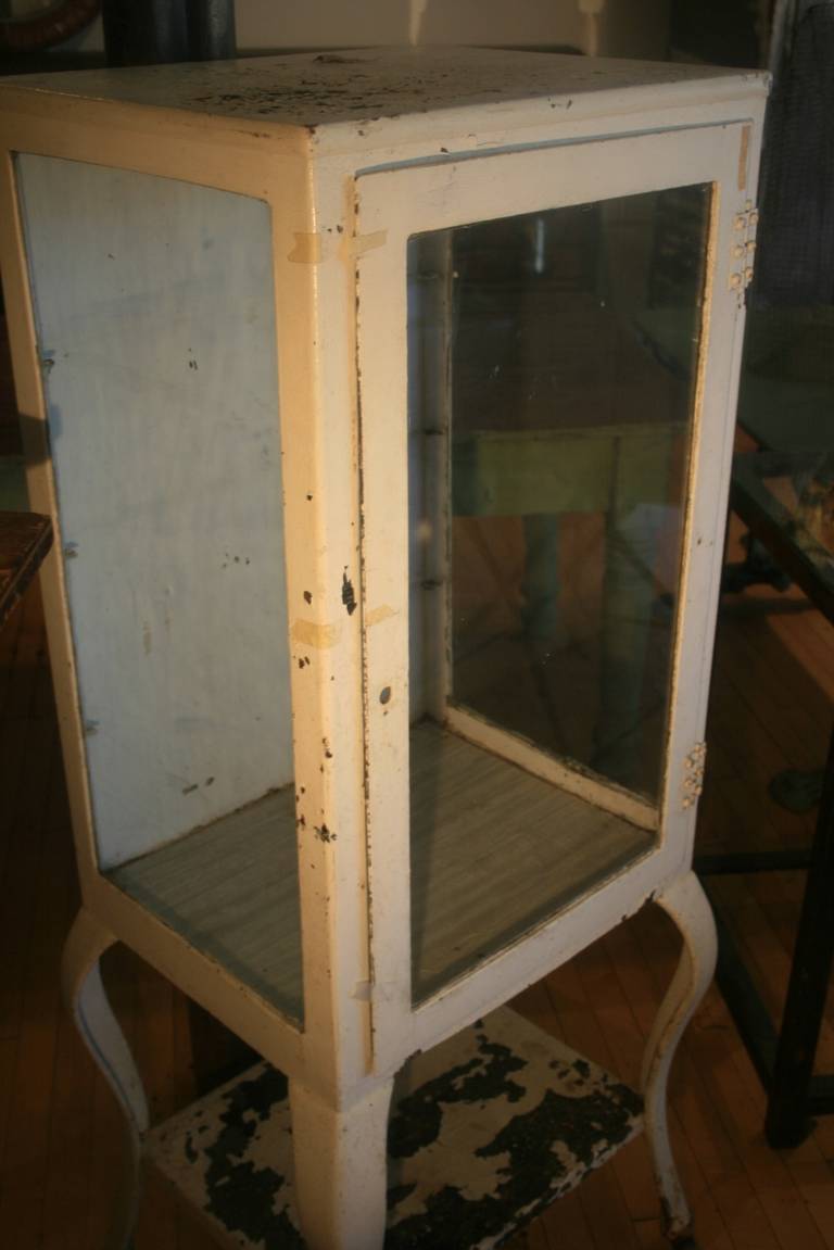 Early Doctor's Cabinet, circa 1900 In Excellent Condition In North Beninngton, VT