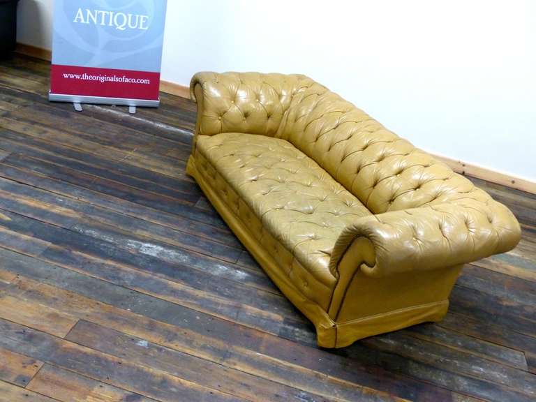 Rare Fully Buttoned Vintage Tan Chesterfield Sofa, circa 1870 For Sale 1