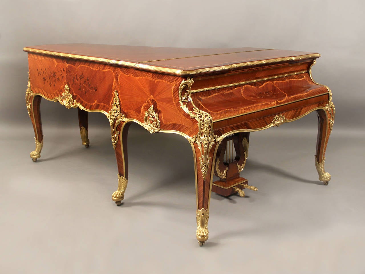 A fantastic quality early 20th century Louis XV style gilt bronze-mounted marquetry six-leg grand Erard piano.

By François Linke.

Beautiful sunburst veneer with inlaid floral marquetry designs. Great quality floral bronze mounts running down each