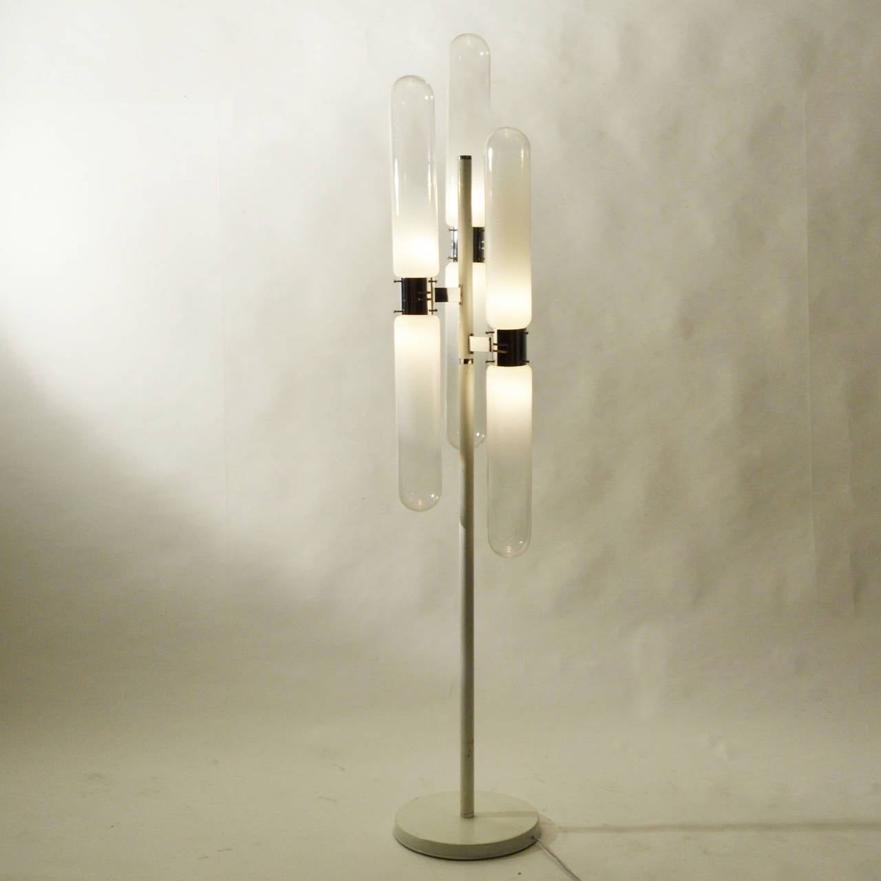 Milieu du XXe siècle Lampadaire sculptural avec verre de Murano par Carlo Nason pour Mazzega