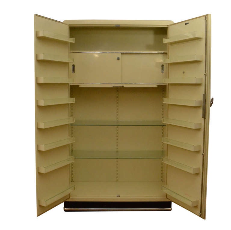 Bauhaus Pair of 1930s Modernist Industrial Cream Metal Pharmaceutical Storage Cabinets