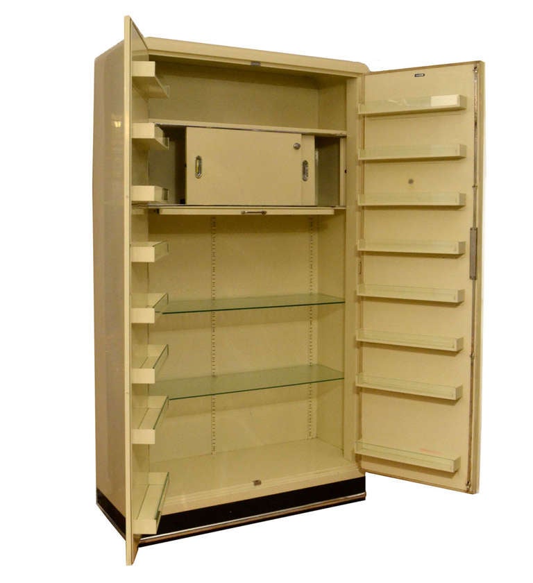 Mid-20th Century Pair of 1930s Modernist Industrial Cream Metal Pharmaceutical Storage Cabinets