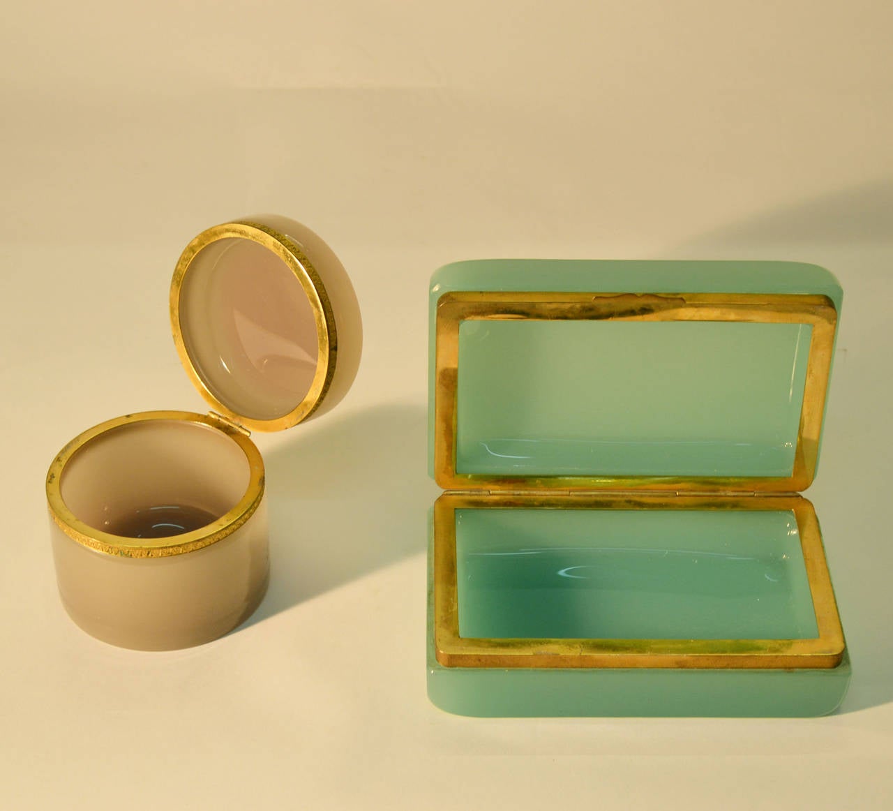Opaline Old Rose Murano Glass Trinket Box 1