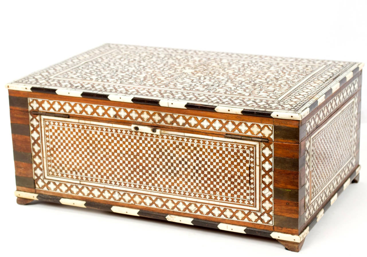 Inlay A Nineteenth-Century Indochine Inlaid Bone Jewelry Box