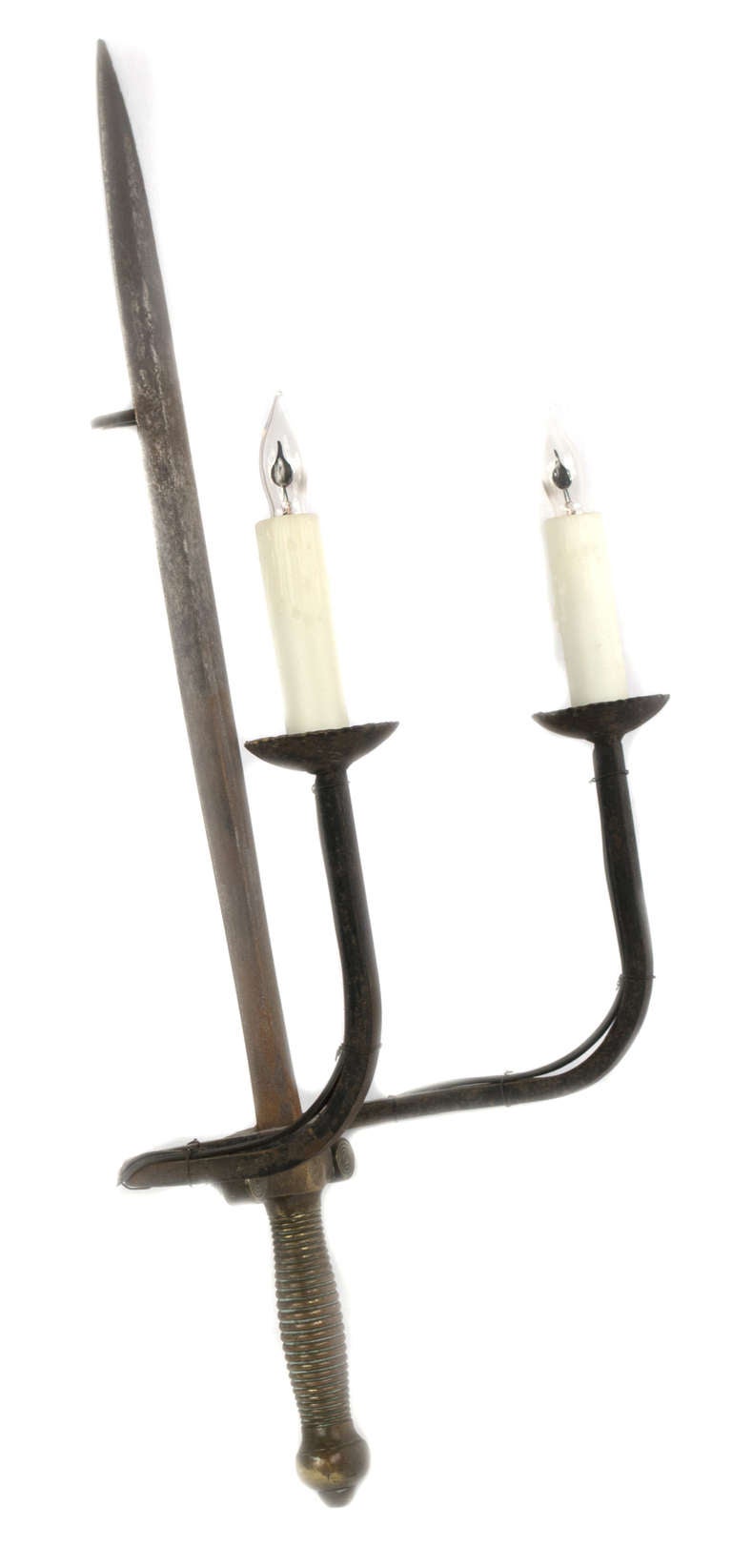 Datant de la période napoléonienne, ces appliques comportent du fer forgé et deux épées de gladius. Ces épées gladius étaient basées sur celles portées par les légionnaires romains. Alors que la France établit sa première République, les références