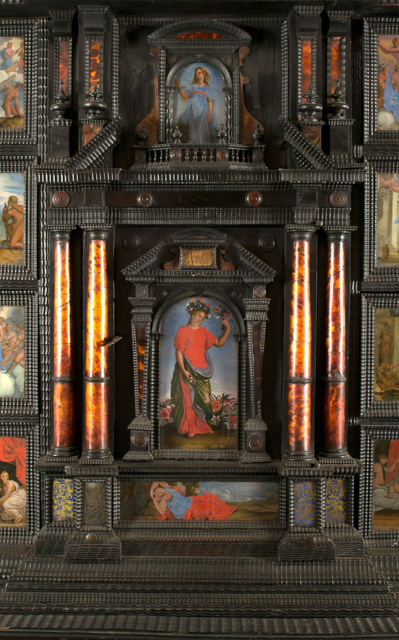 Belga Cabinet su cavalletto del XVII secolo con pannelli Églomisé raffiguranti Cupido e Psiche