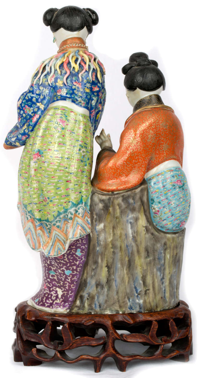 A porcelain group of famille rose ladies In Good Condition In Salt Lake City, UT