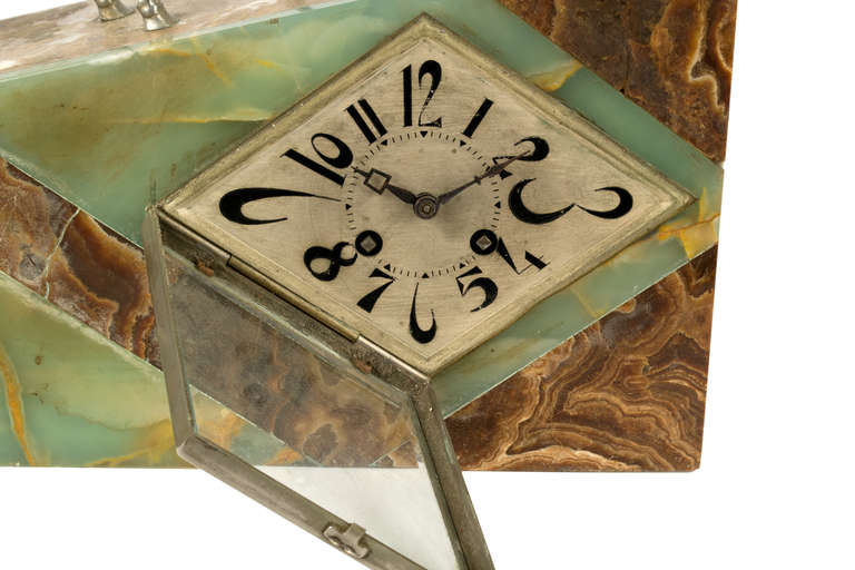 French Art Deco Bronze and Onyx Mantle Clock In Good Condition In Salt Lake City, UT
