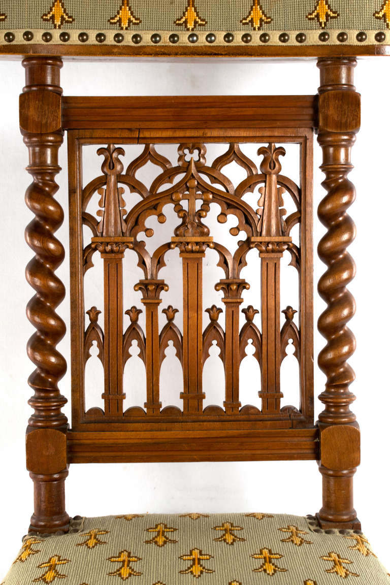 French Carved Walnut Gothic Revival Prie-Dieu In Good Condition In Salt Lake City, UT