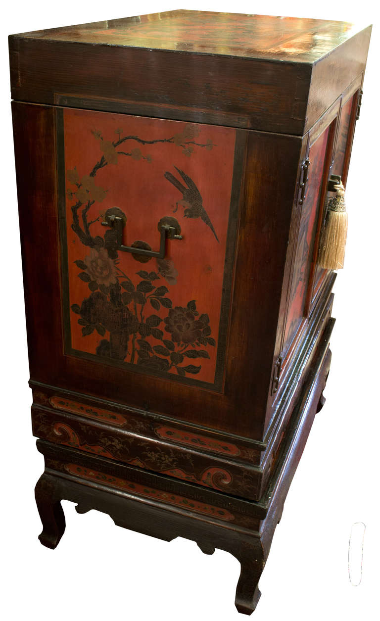 Unusual Red Lacquer Qing Dynasty Center Cabinet In Good Condition In Salt Lake City, UT