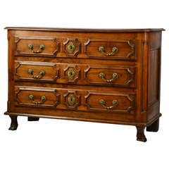 Eighteenth-Century Carved Limoges Walnut Commode 5