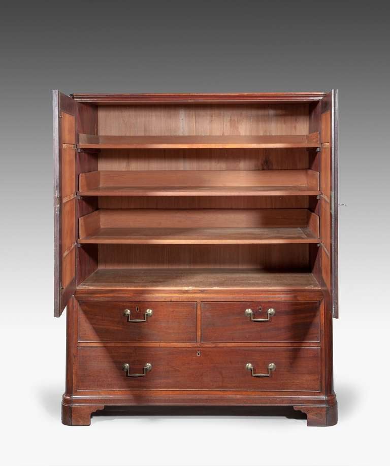 Georgian Chippendale Carved Mahogany Cabinet In Excellent Condition For Sale In London, GB