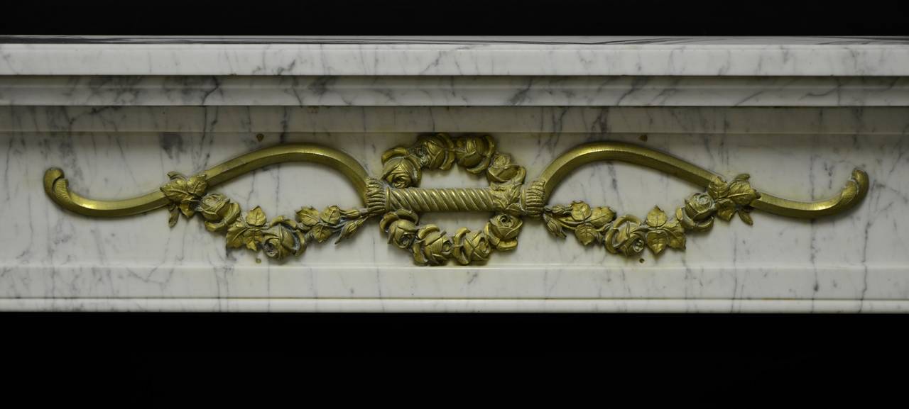 19th Century White Marble and Brass Louis XVI Fireplace Mantel In Fair Condition In Haarlem, Noord-Holland