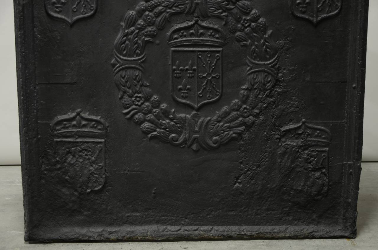 Grande plaque de cheminée française du 17ème siècle, Louis XIII Bon état - En vente à Haarlem, Noord-Holland