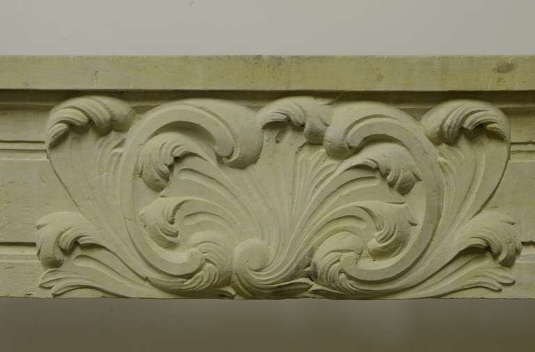 19th Century Louis XVI Limestone Fireplace In Excellent Condition For Sale In Haarlem, Noord-Holland