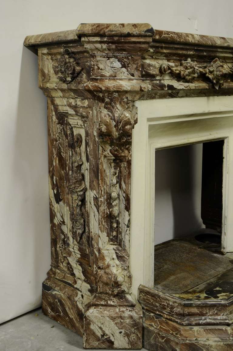 Small 19th Century Cast Iron Fireplace In Distressed Condition For Sale In Haarlem, Noord-Holland