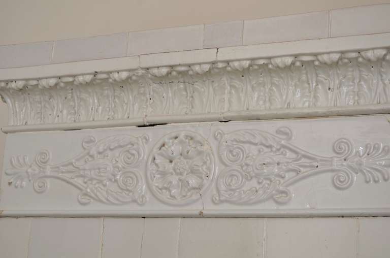 Gran estufa holandesa de azulejos de porcelana blanca del siglo XIX, muy rara Porcelana en venta