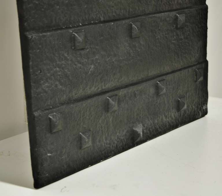 Cast Iron Rivitted Fireback Gothic Style In Excellent Condition In Haarlem, Noord-Holland