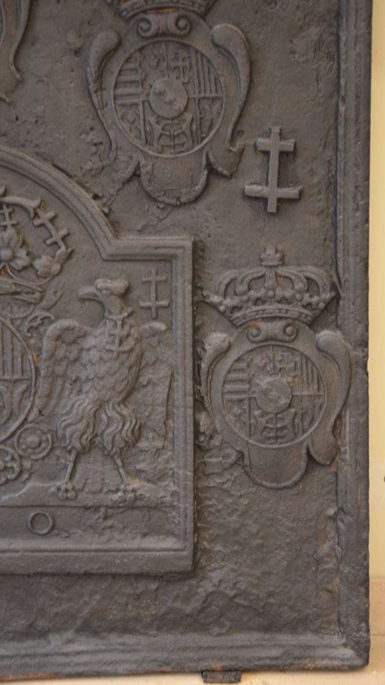 18th Century Large Fireback - Coat of Arms Lorraine from 1704 In Excellent Condition For Sale In Haarlem, Noord-Holland