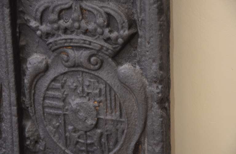 18th Century Large Fireback - Coat of Arms Lorraine from 1704 For Sale 4