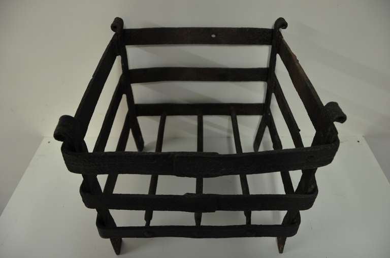 17th c. Square Gothic Fire Grate For Sale 2
