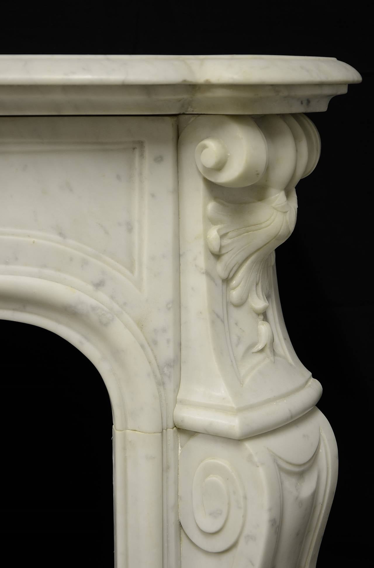  Antique Fireplace Mantel in White Marble Very Elegant French Louis XV   In Excellent Condition In Haarlem, Noord-Holland