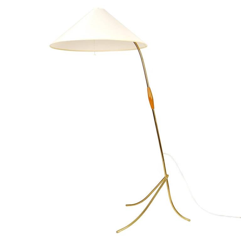 This floor lamp was designed by J.T. Kalmar in Vienna around 1950. It is made out of brass, fabric and nutwood. The brass has been clearly varnished,
the lampshade and wire is renewed, and the handle consists of nutwood.
Literature: 'Kalmar