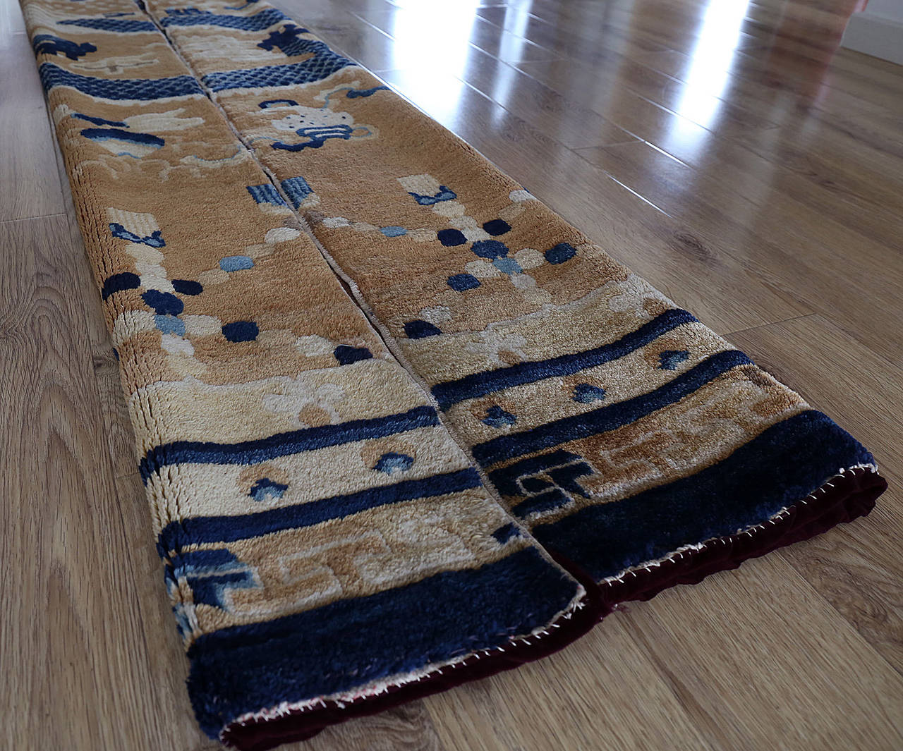Exquisite Antique Chinese Ningxia Dragon Pillar Rug In Excellent Condition In Seeshaupt, DE