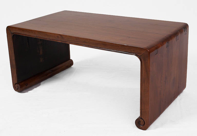  ***SUMMER SALE***
The pure simplicity of this Shanxi province walnutwood kang table is striking. 

The kang is typically the centre of the house in the colder parts of Northern China. It is a brick platform, which connects to the stove and is