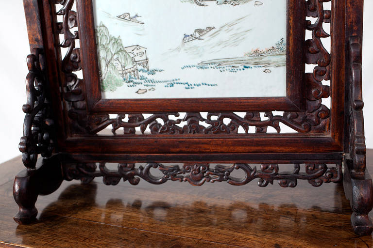 Antique Chinese Porcelain and Rosewood Table Screen In Excellent Condition In Seeshaupt, DE