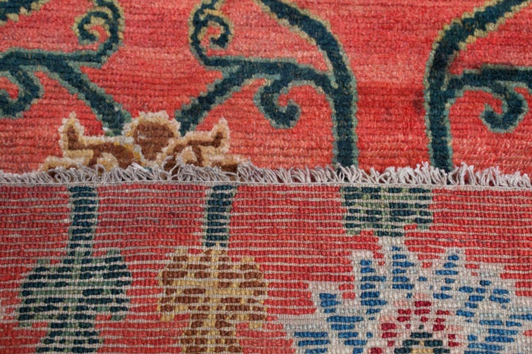 Antique Tibetan Red Sitting Rug with Lotus design In Good Condition For Sale In Seeshaupt, DE
