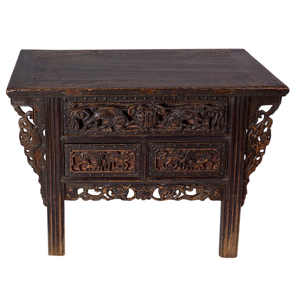 Beautifully Carved Chinese 16th-17th Century Ming Dynasty Chest of Drawers For Sale