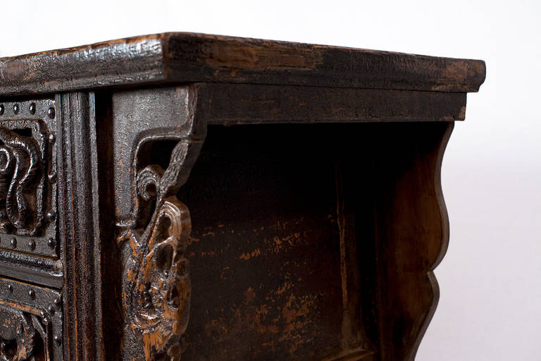 Elm Beautifully Carved Chinese 16th-17th Century Ming Dynasty Chest of Drawers For Sale