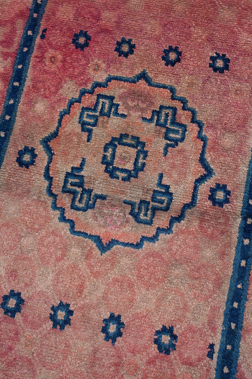 Joyful Antique Chinese Inner Mongolian Rug In Excellent Condition For Sale In Seeshaupt, DE