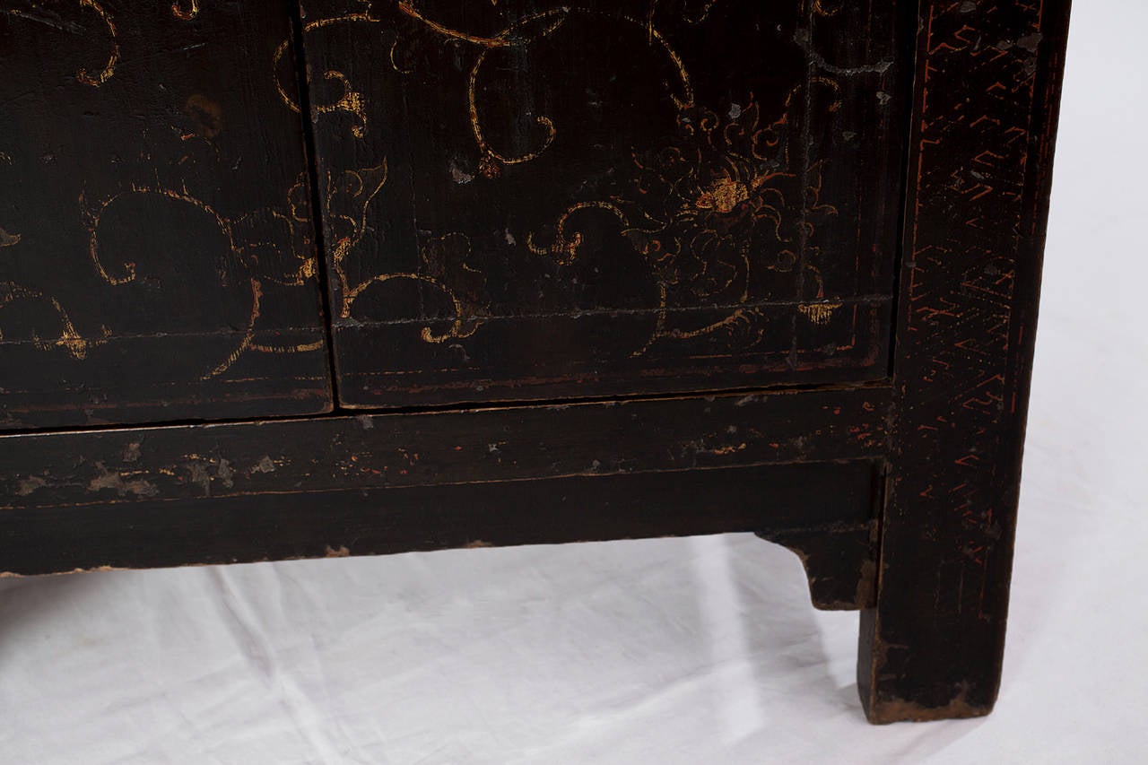 Rare Small Qianlong Chinese Black Lacquer Cabinet with Gilt Paint 18th Century For Sale 2