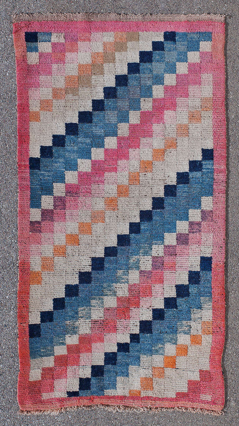 This geometric rug bears a striking resemblance to Scandinavian and Bauhaus textile designs and may have well been an influence to them. Checkerboard patterns are among the most popular and sought-after designs. One could also imagine a finger