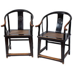 Excellent Pair of 17th Century Ming Dynasty Chinese Horseshoe Round Back Chairs