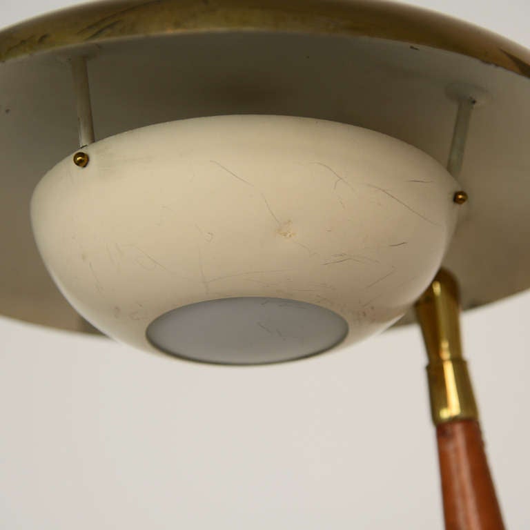 Angelo Lelli Table Lamp for Arredoluce in Brass and Leather In Good Condition In Berlin, DE